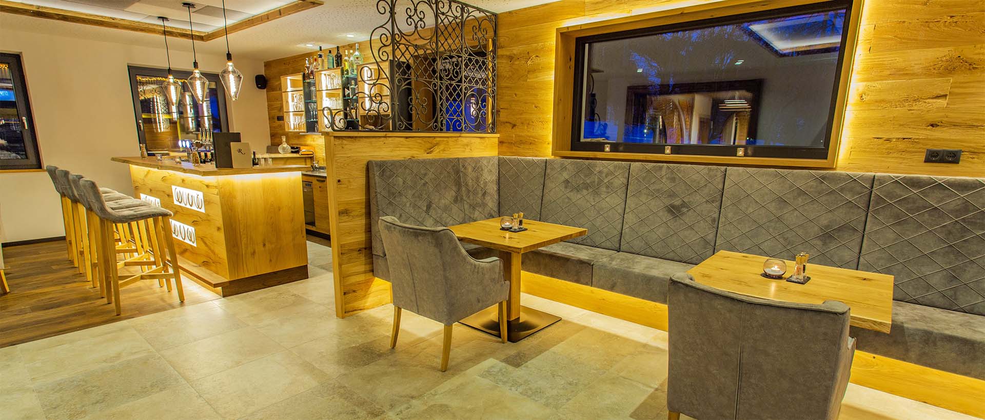 Barbereich im Hotel Rösslhof in Ramsau am Dachstein