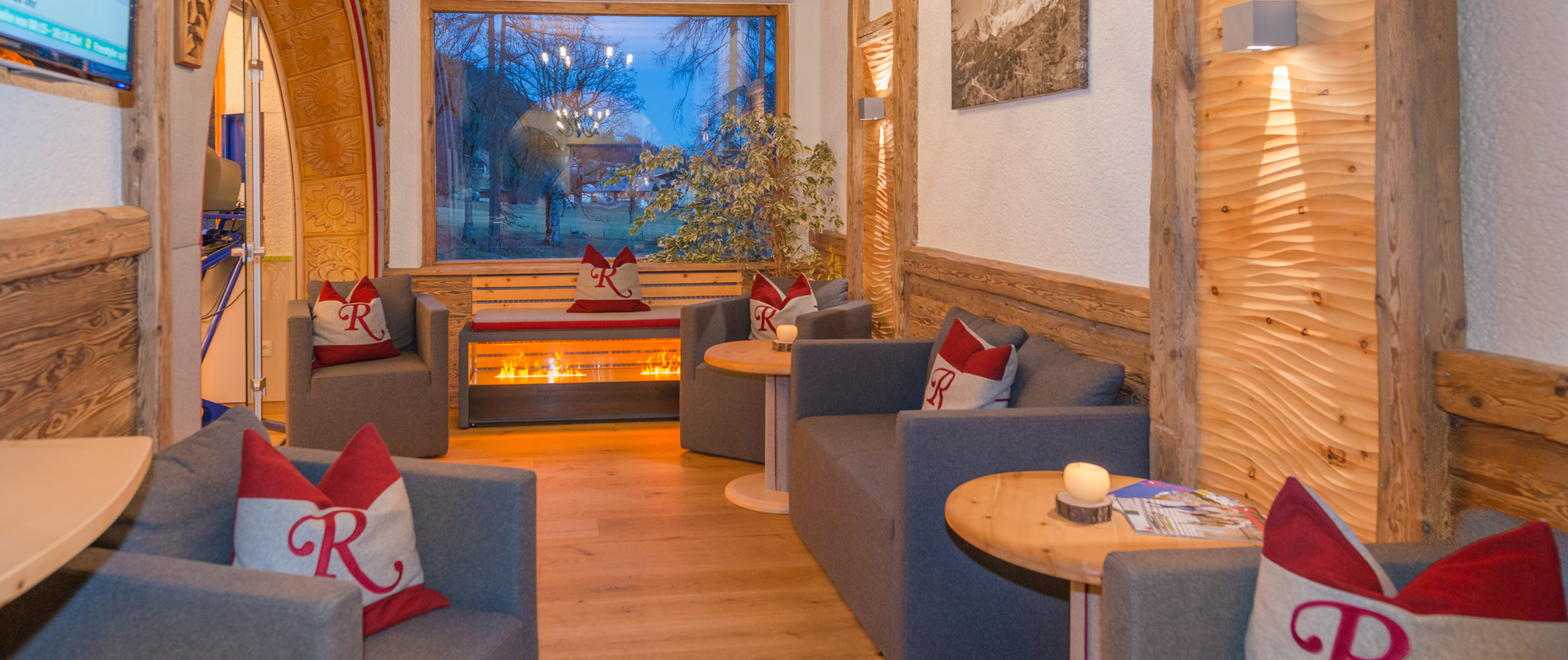 Rezeption im Hotel Rösslhof in Ramsau am Dachstein