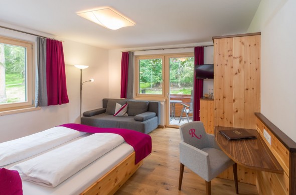 Gemütliches Doppelzimmer mit Couch